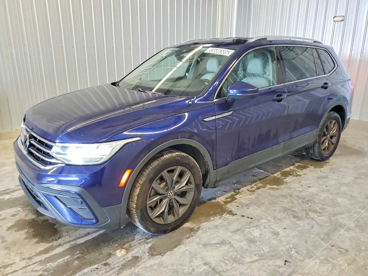 Salvage Volkswagen Tiguan Image
