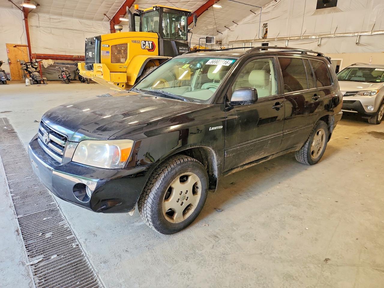 Salvage Toyota Highlander Image