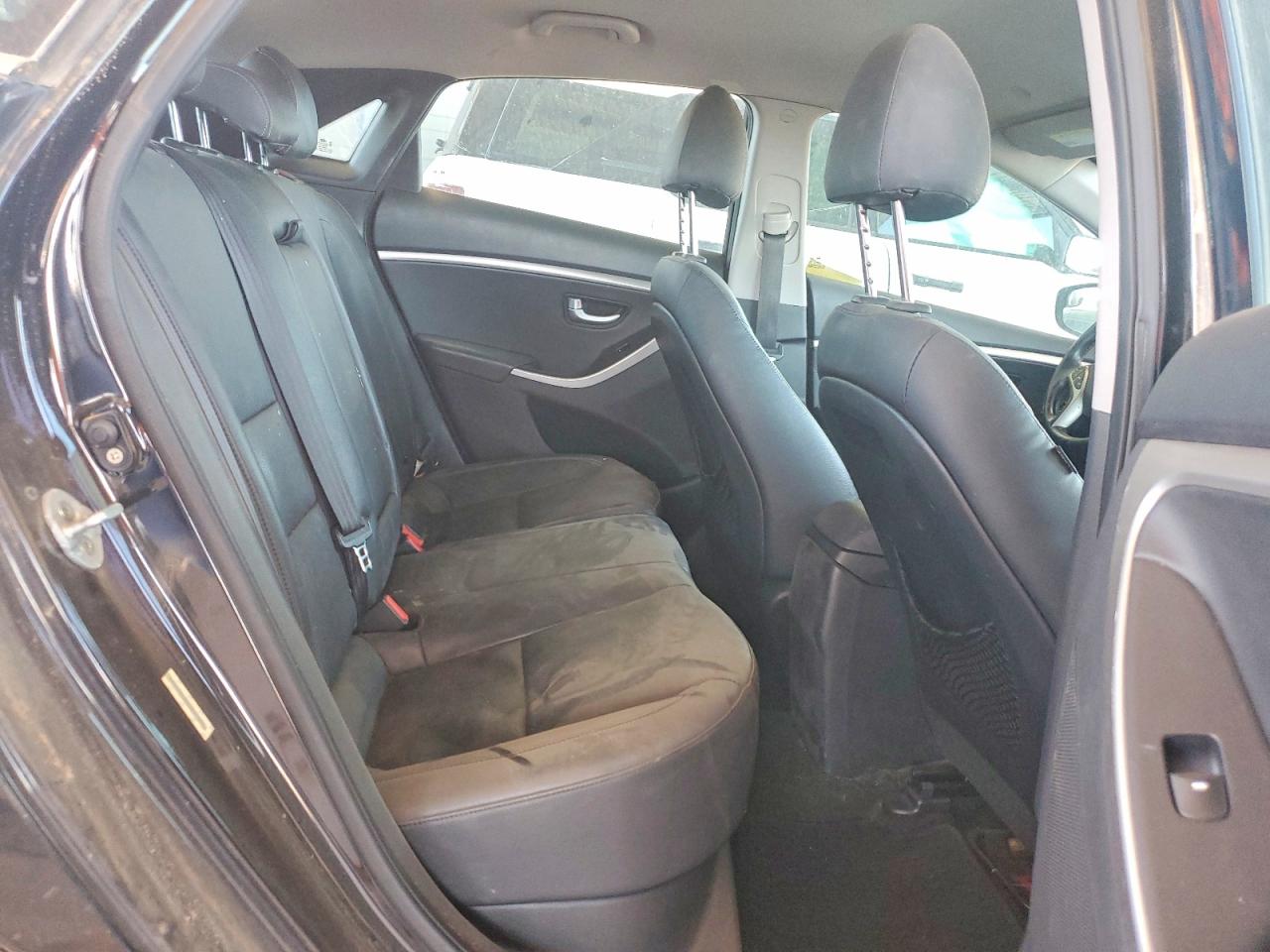 Hyundai ELANTRA Base