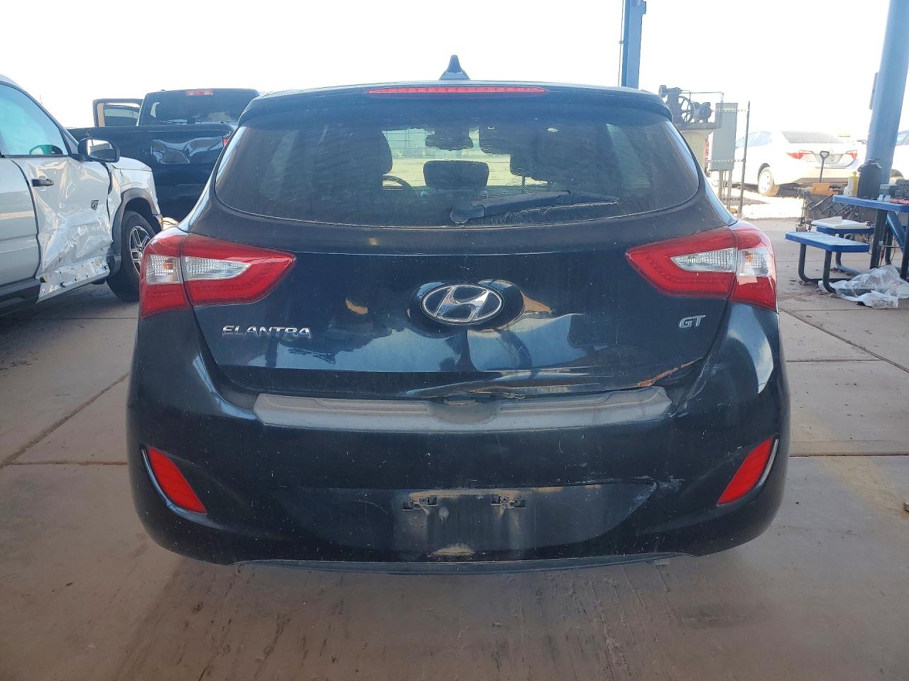 Hyundai ELANTRA Base