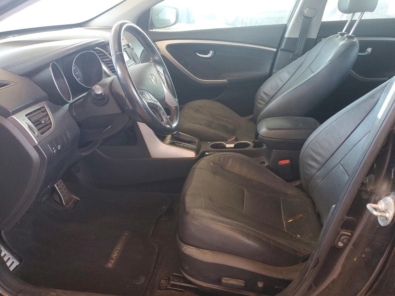 Hyundai ELANTRA Base