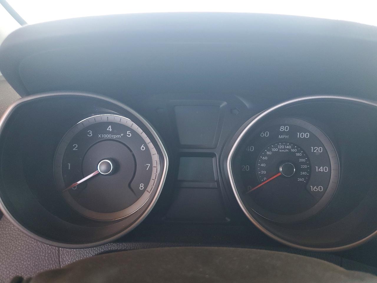 Hyundai ELANTRA Base