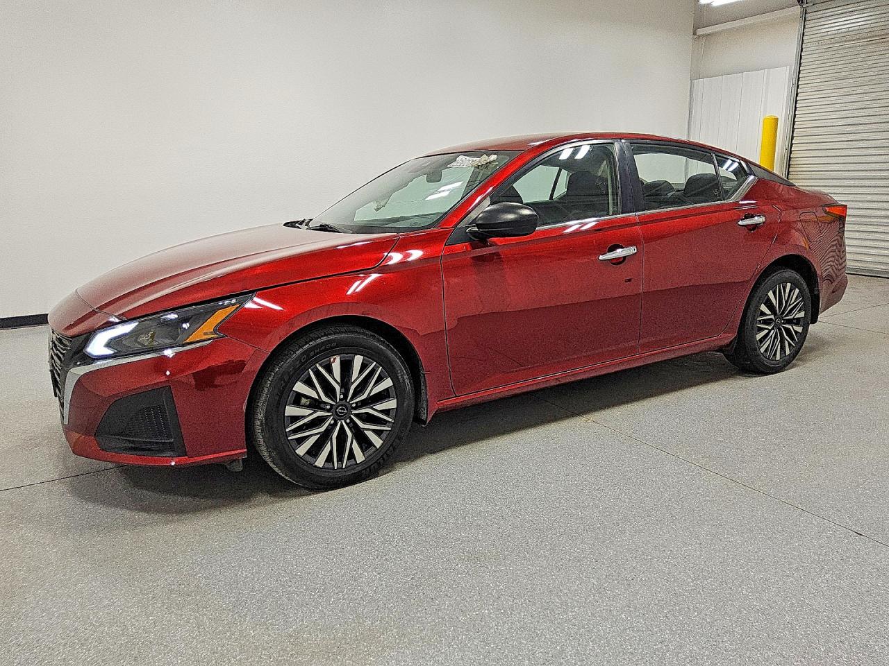 Salvage Nissan Altima Image