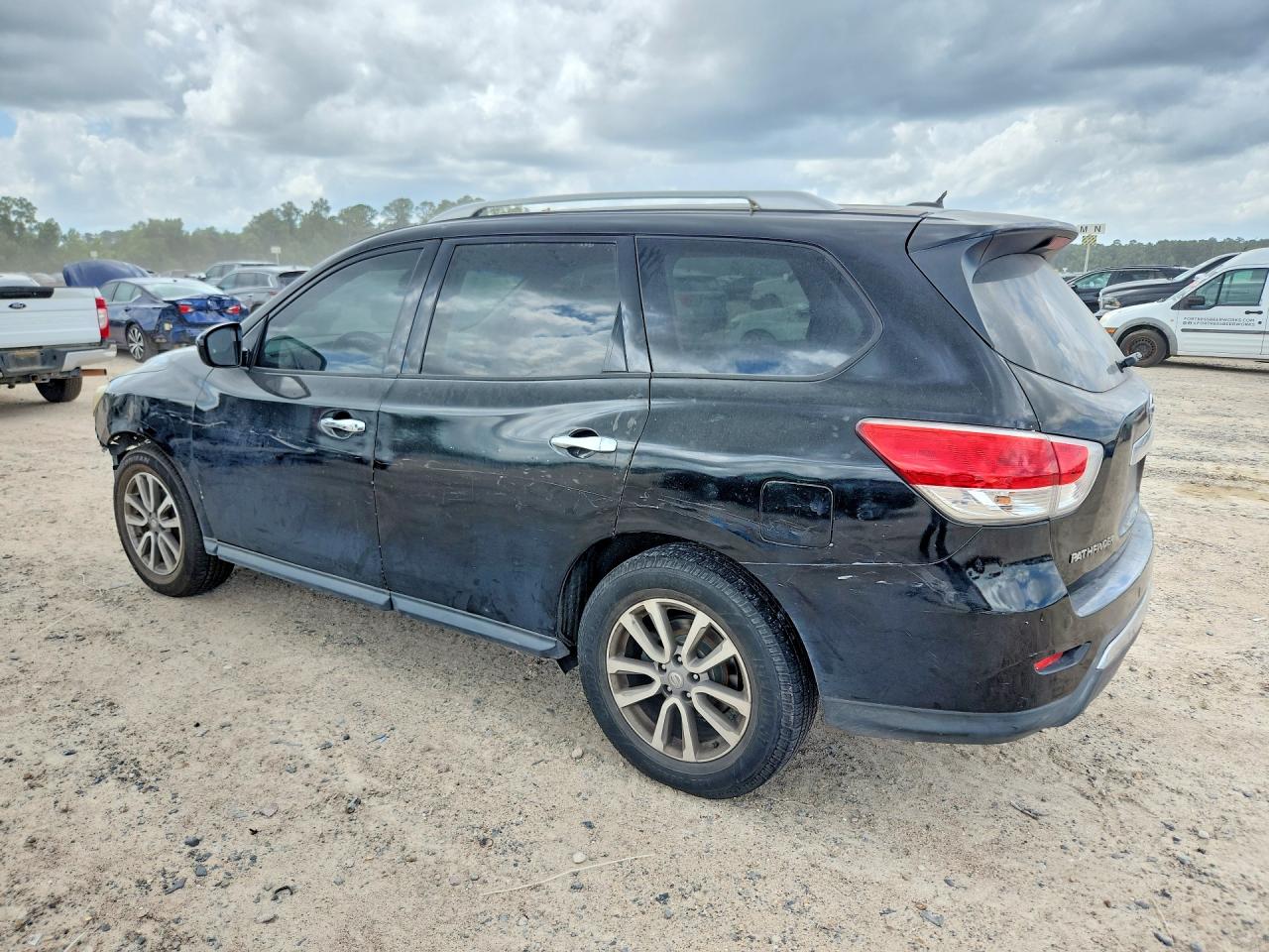 Nissan Pathfinder Sv