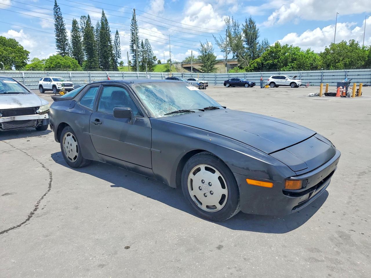 Porsche 944