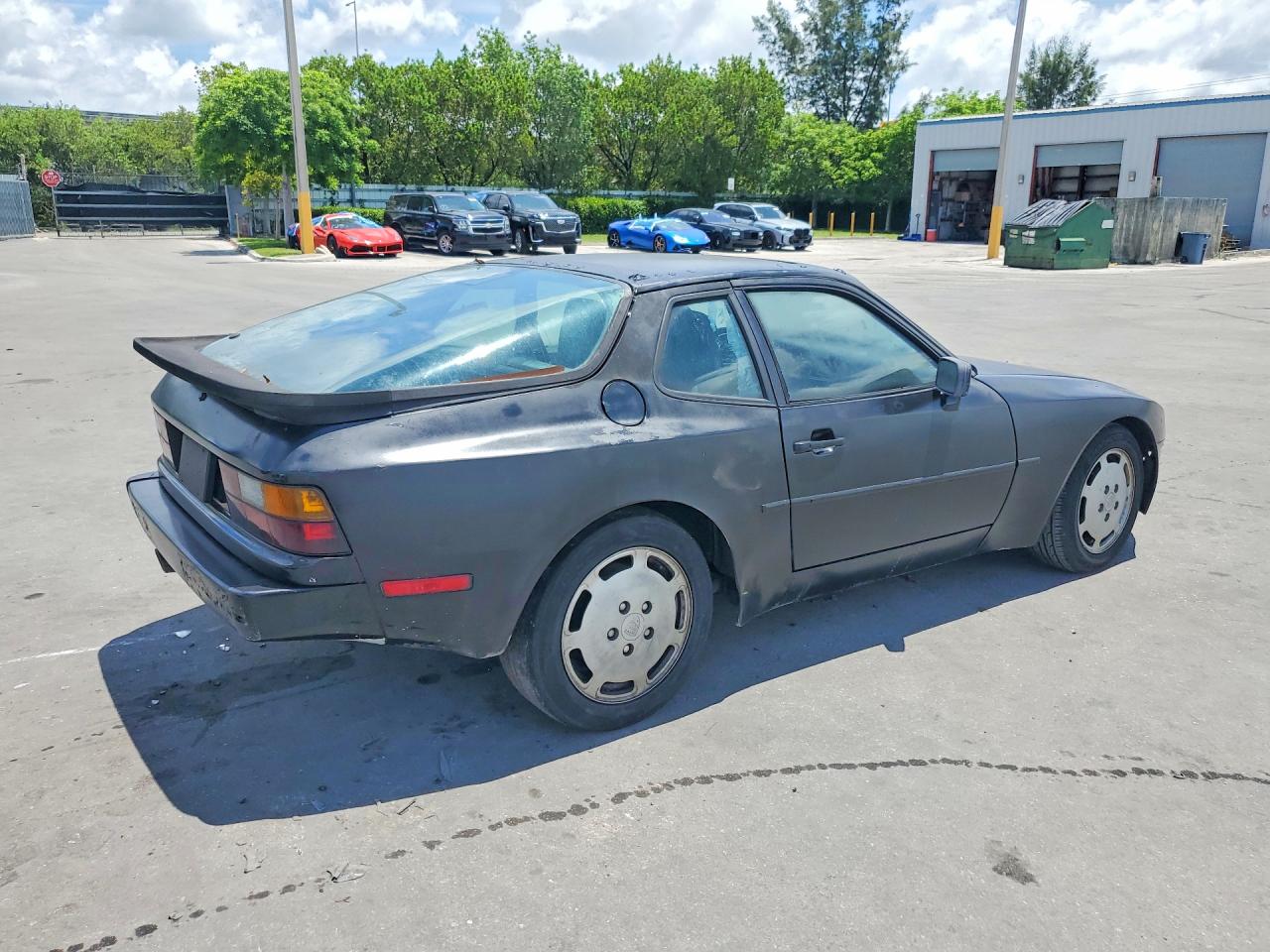 Porsche 944
