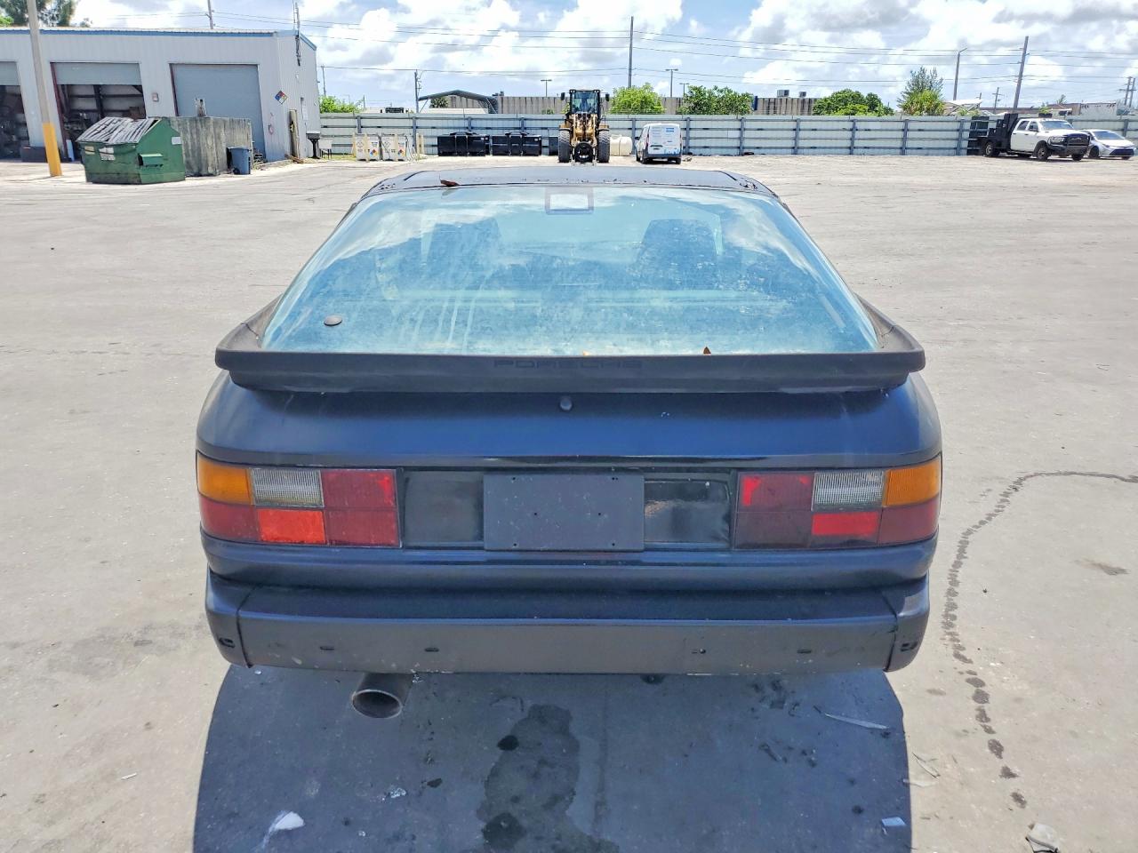 Porsche 944