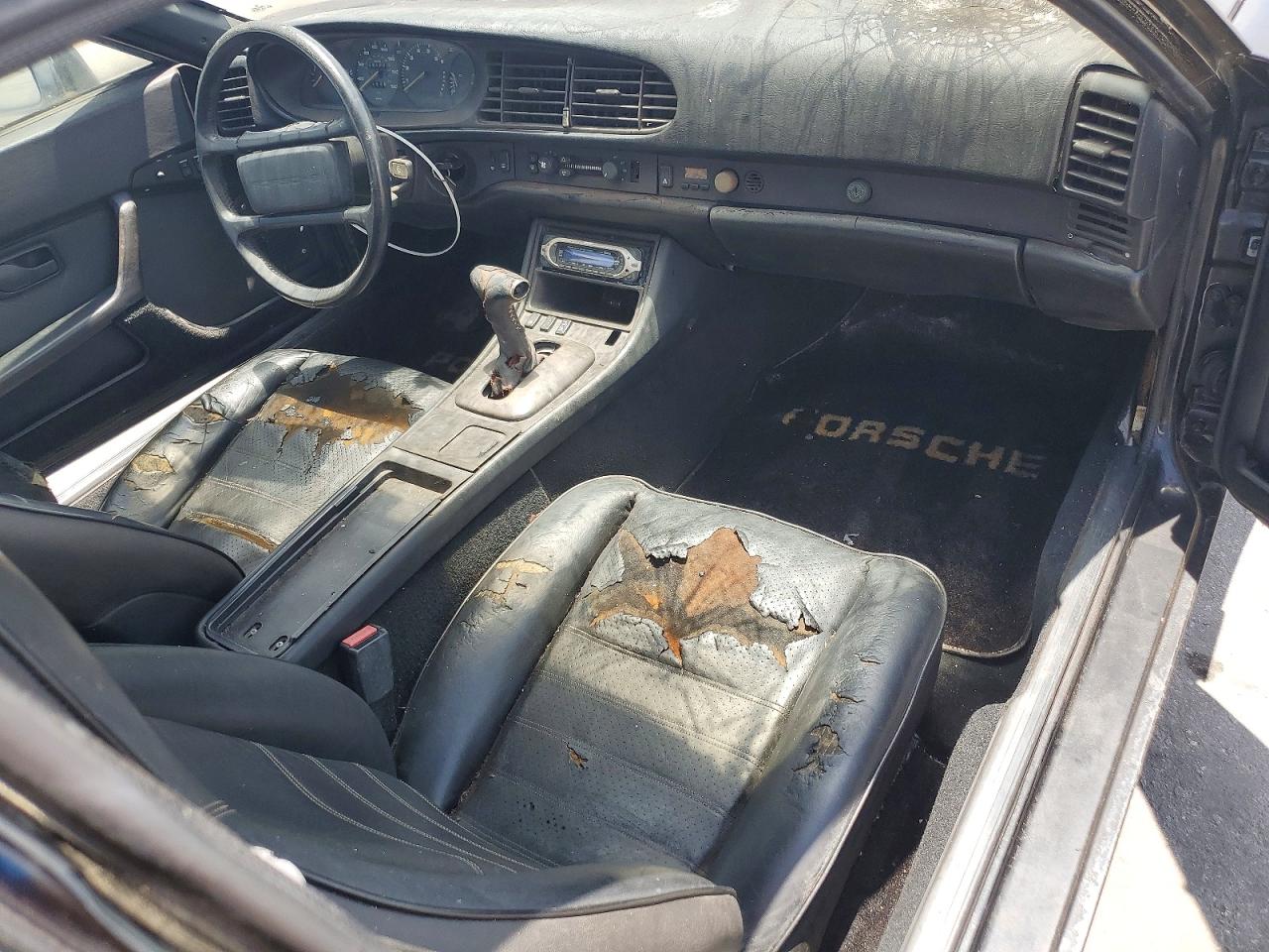 Porsche 944