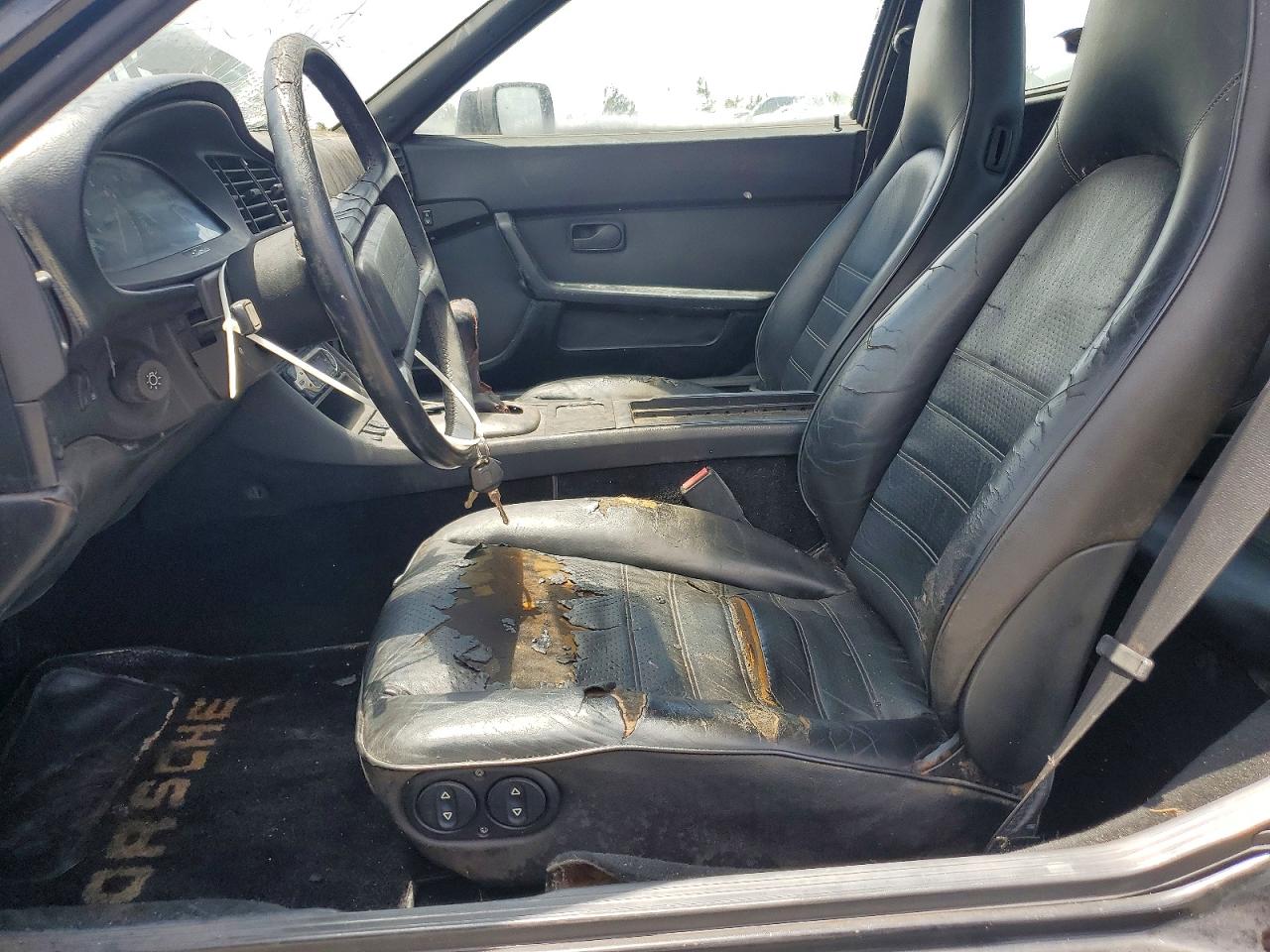 Porsche 944