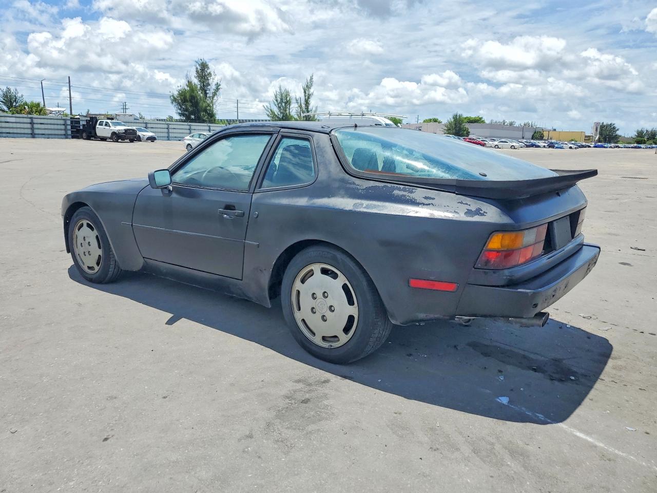 Porsche 944