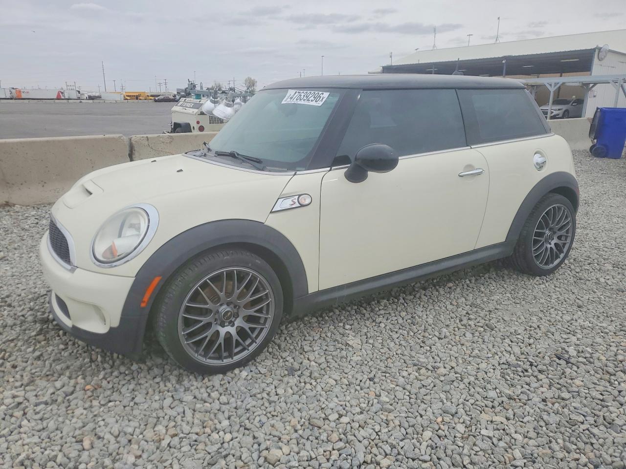 Salvage MINI Cooper S Image