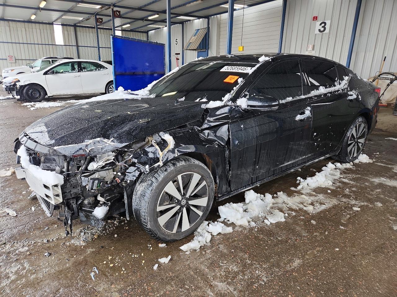Salvage Nissan Altima Image