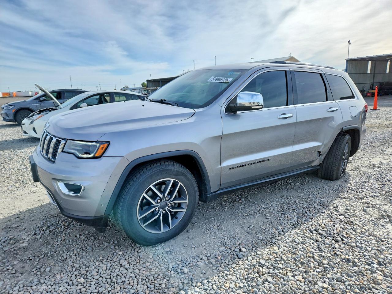 Salvage Jeep Cherokee Image