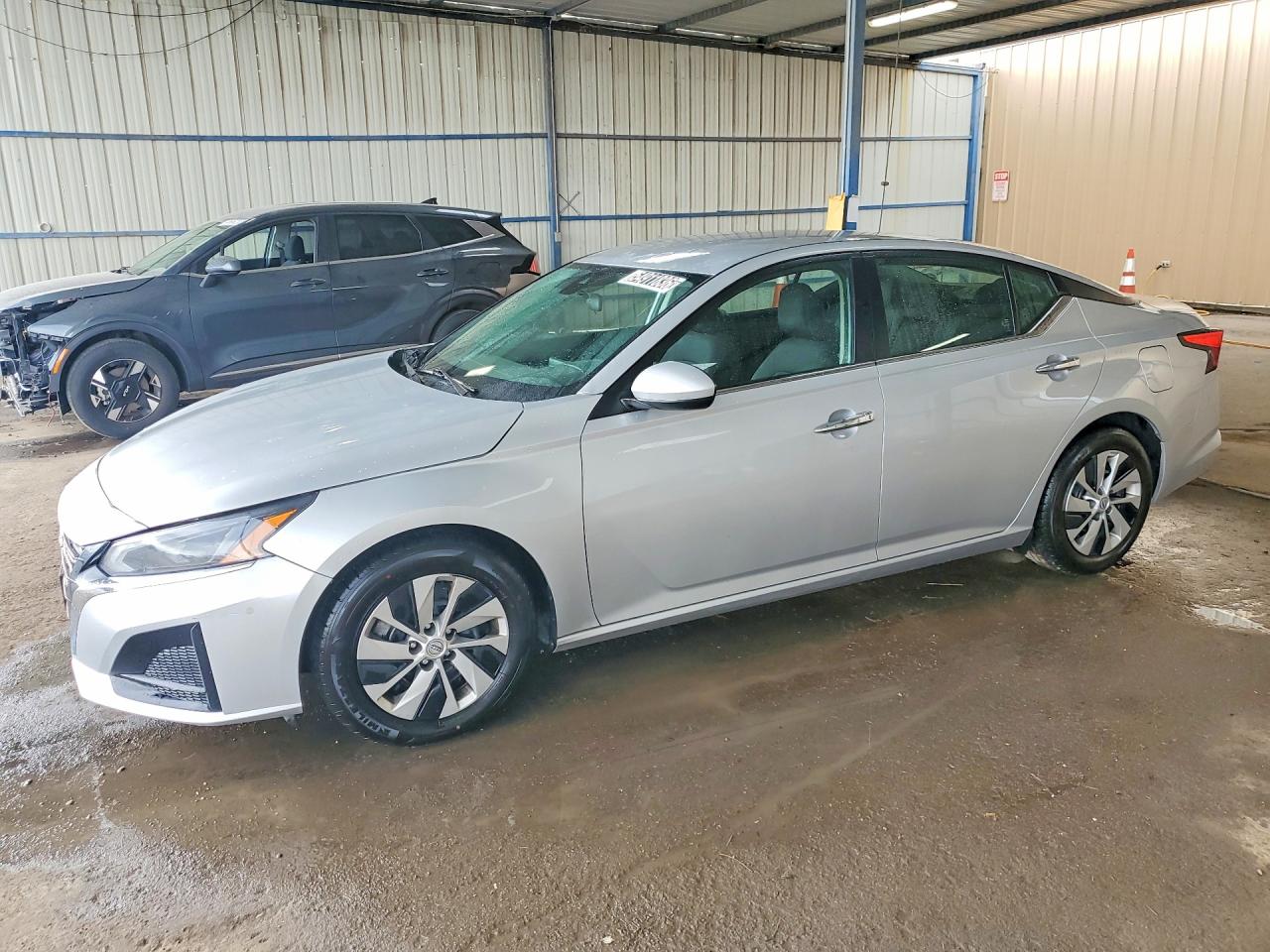 Salvage Nissan Altima Image