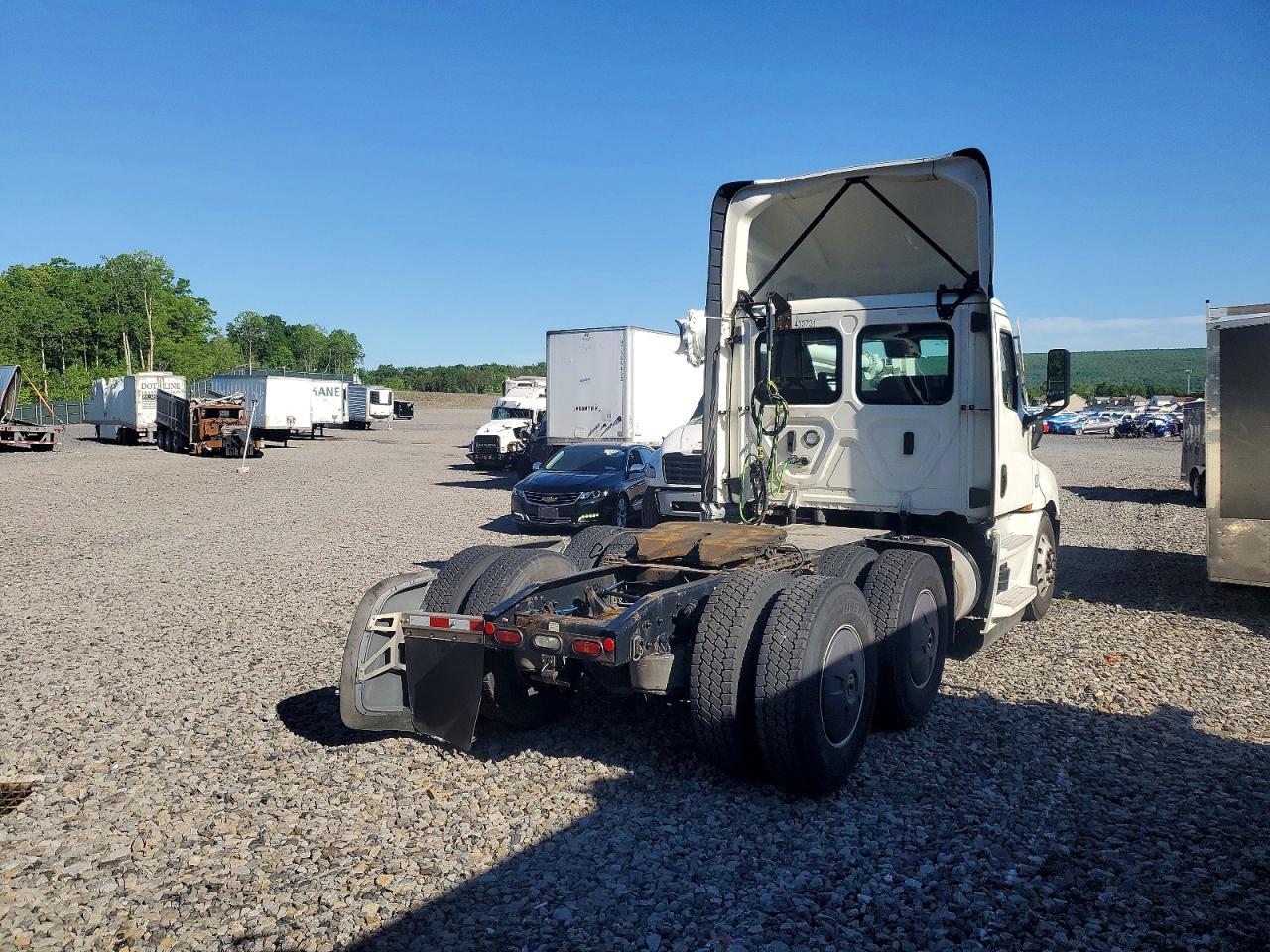 Freightliner Cascadia 126