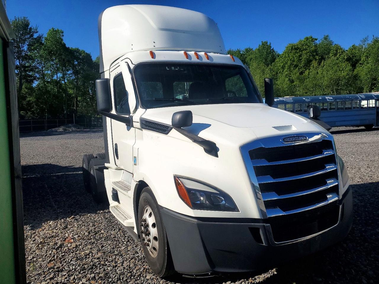 Salvage Freightliner Cascadia 126 Image