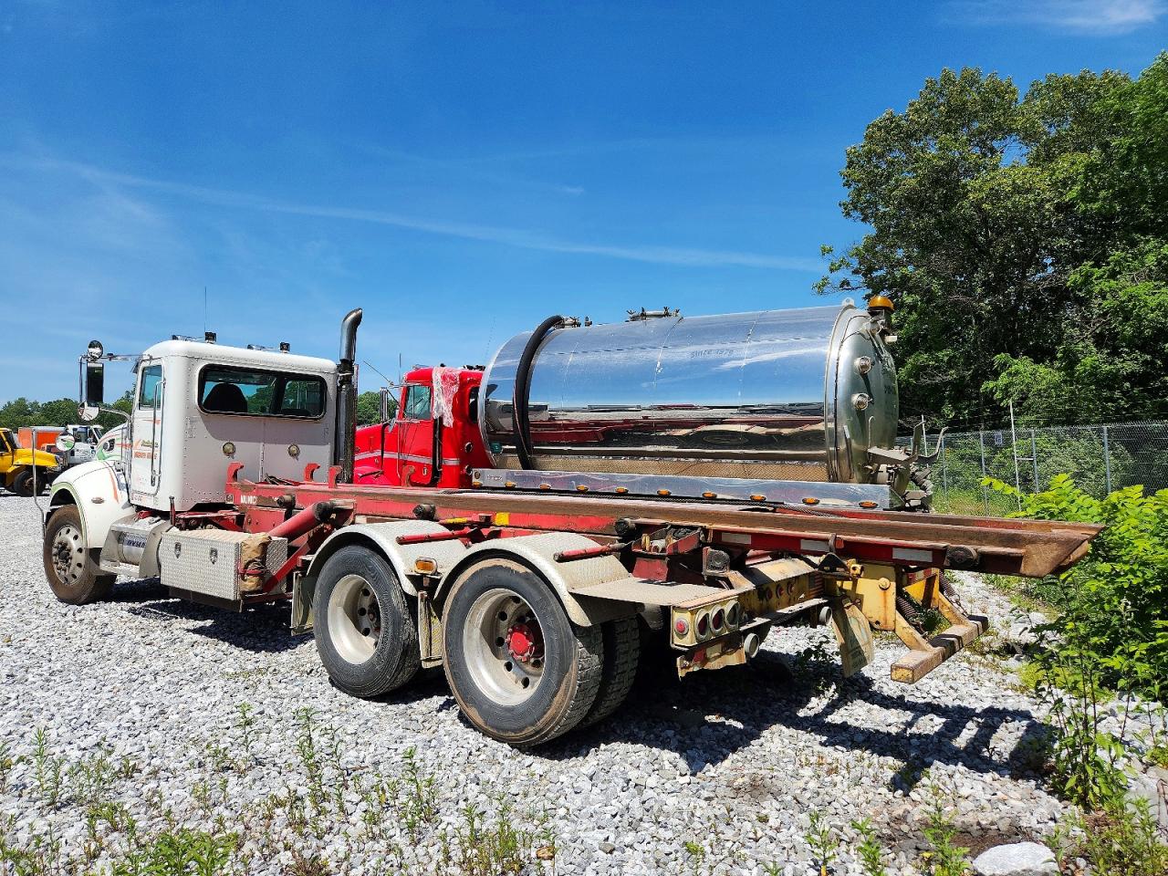 Peterbilt 335