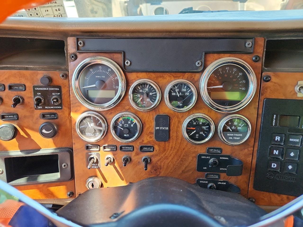 Peterbilt 335