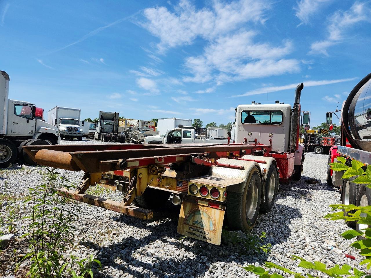 Peterbilt 335