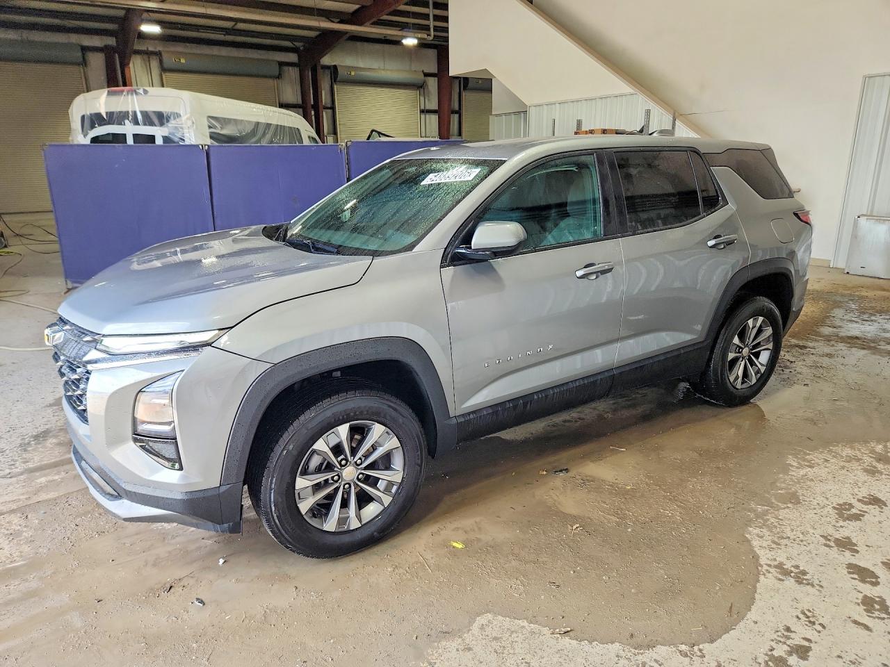 Salvage Chevrolet Equinox Image