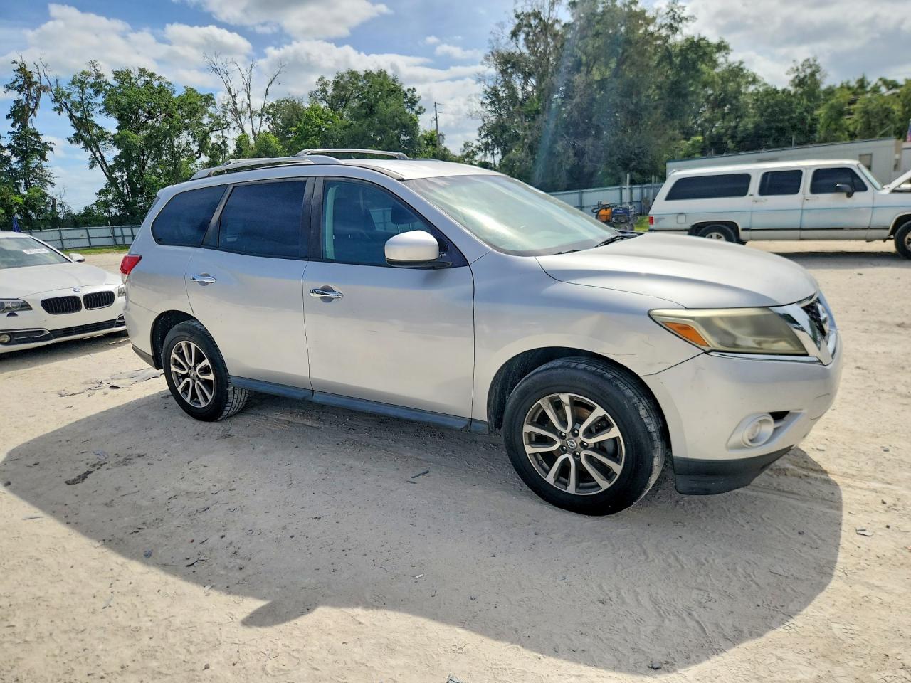 Nissan Pathfinder S