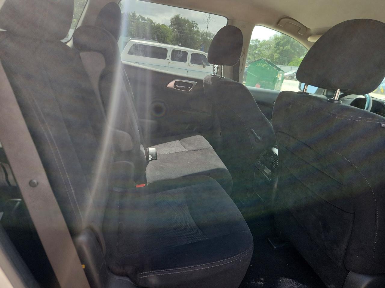 Nissan Pathfinder S