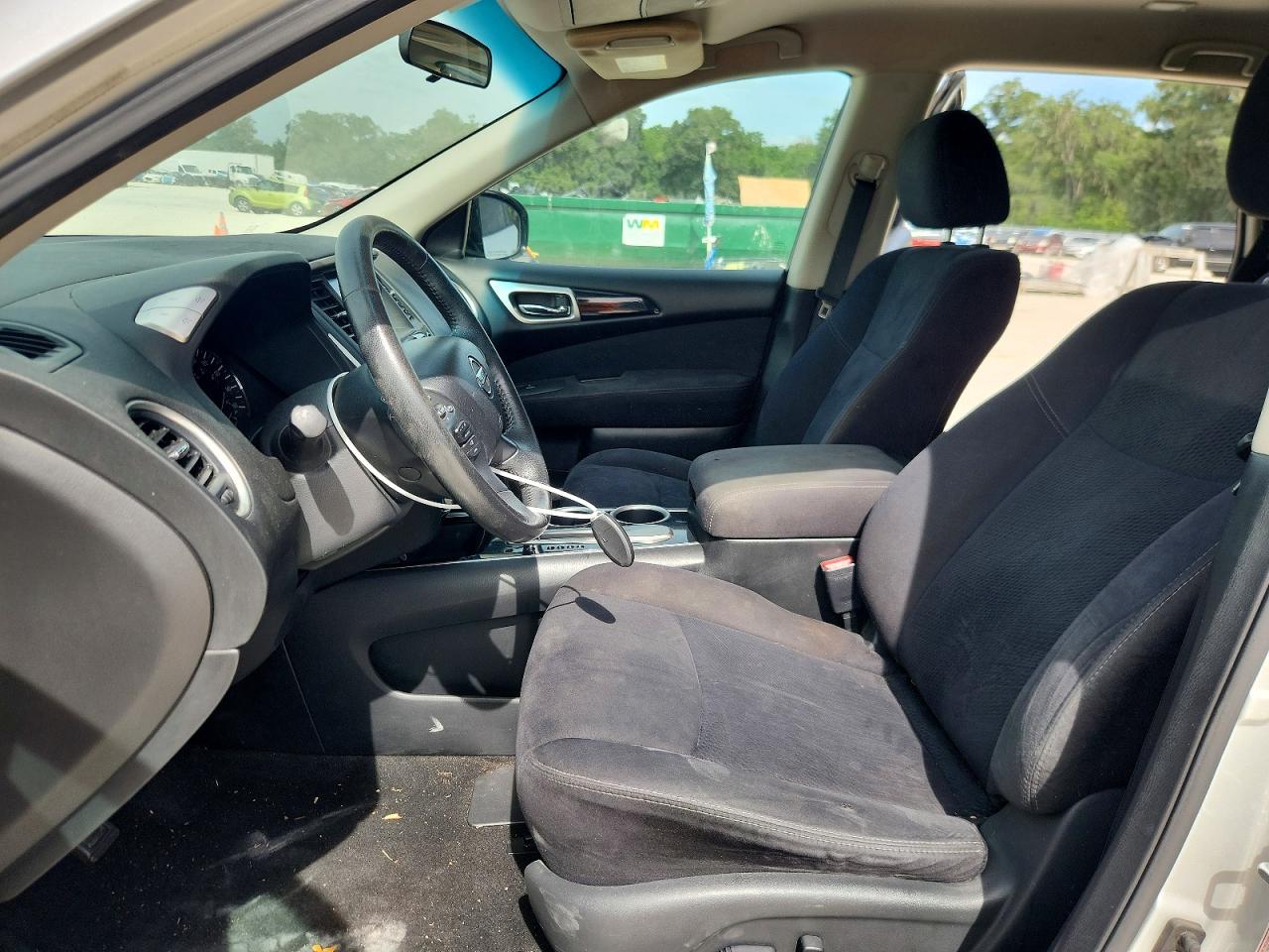 Nissan Pathfinder S