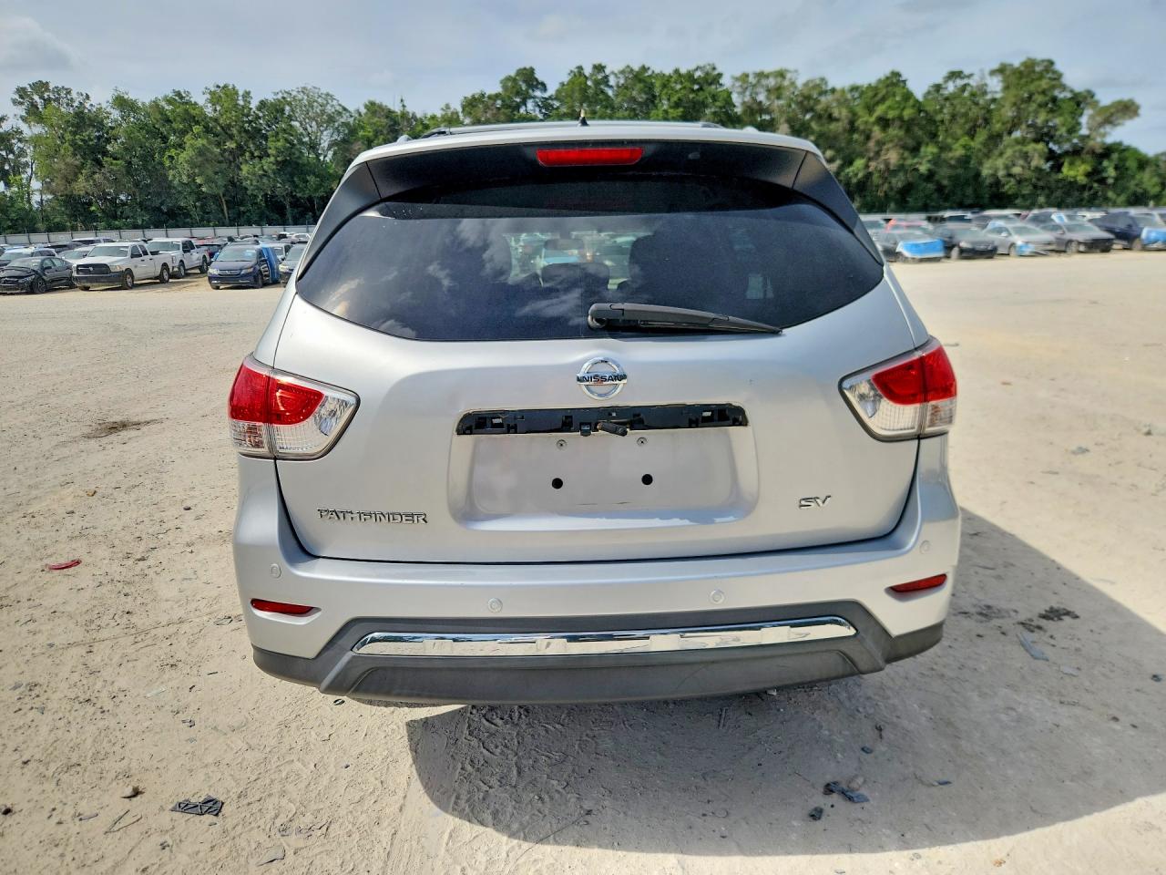 Nissan Pathfinder S