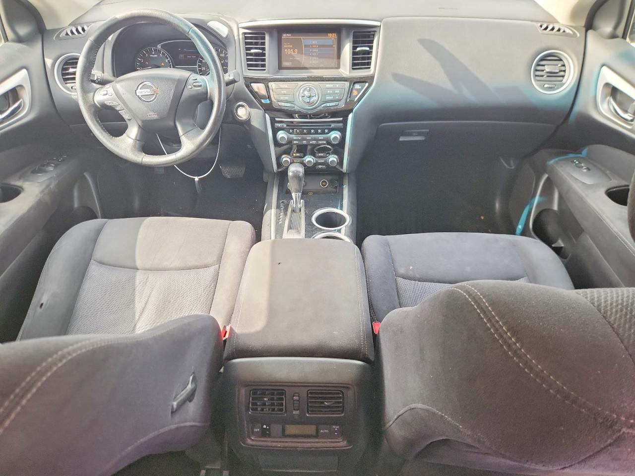 Nissan Pathfinder S