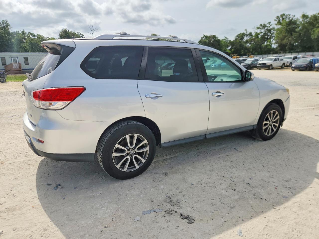 Nissan Pathfinder S
