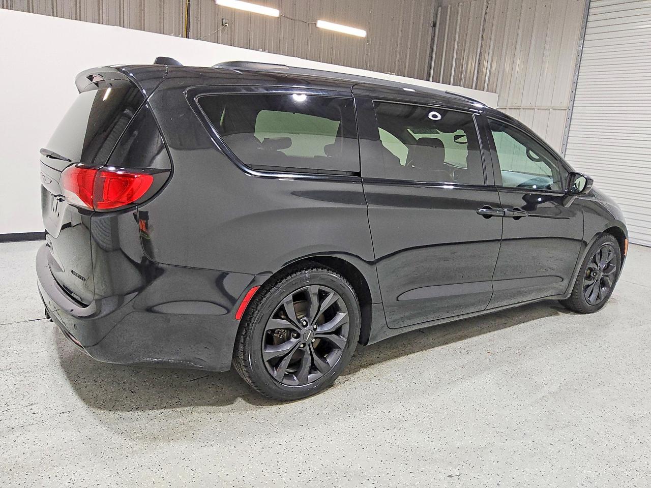 Chrysler Pacifica Limited