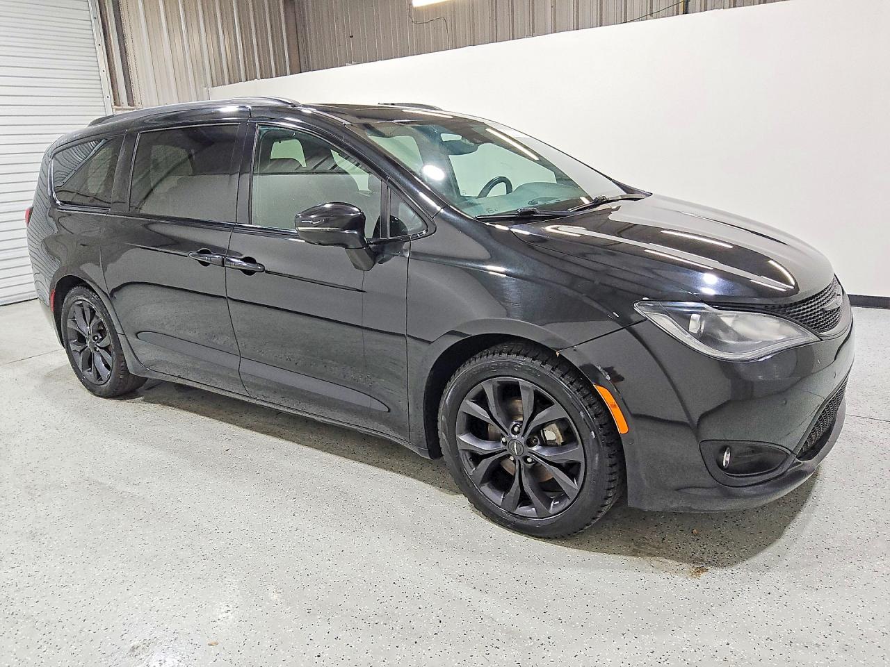 Chrysler Pacifica Limited