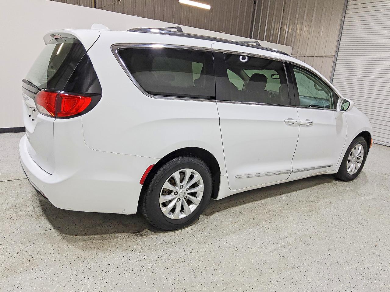 Chrysler Pacifica Touring L