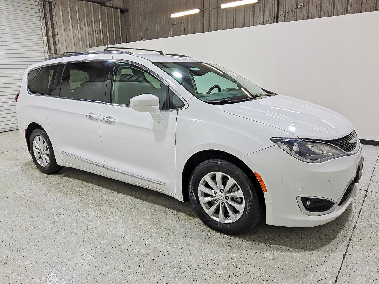 Chrysler Pacifica Touring L