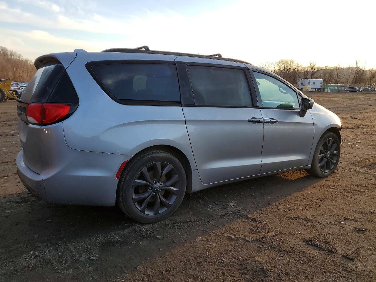 Chrysler Pacifica Touring L
