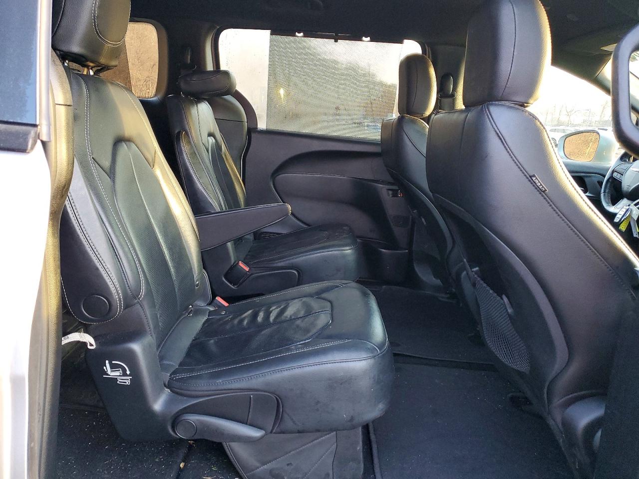Chrysler Pacifica Touring L