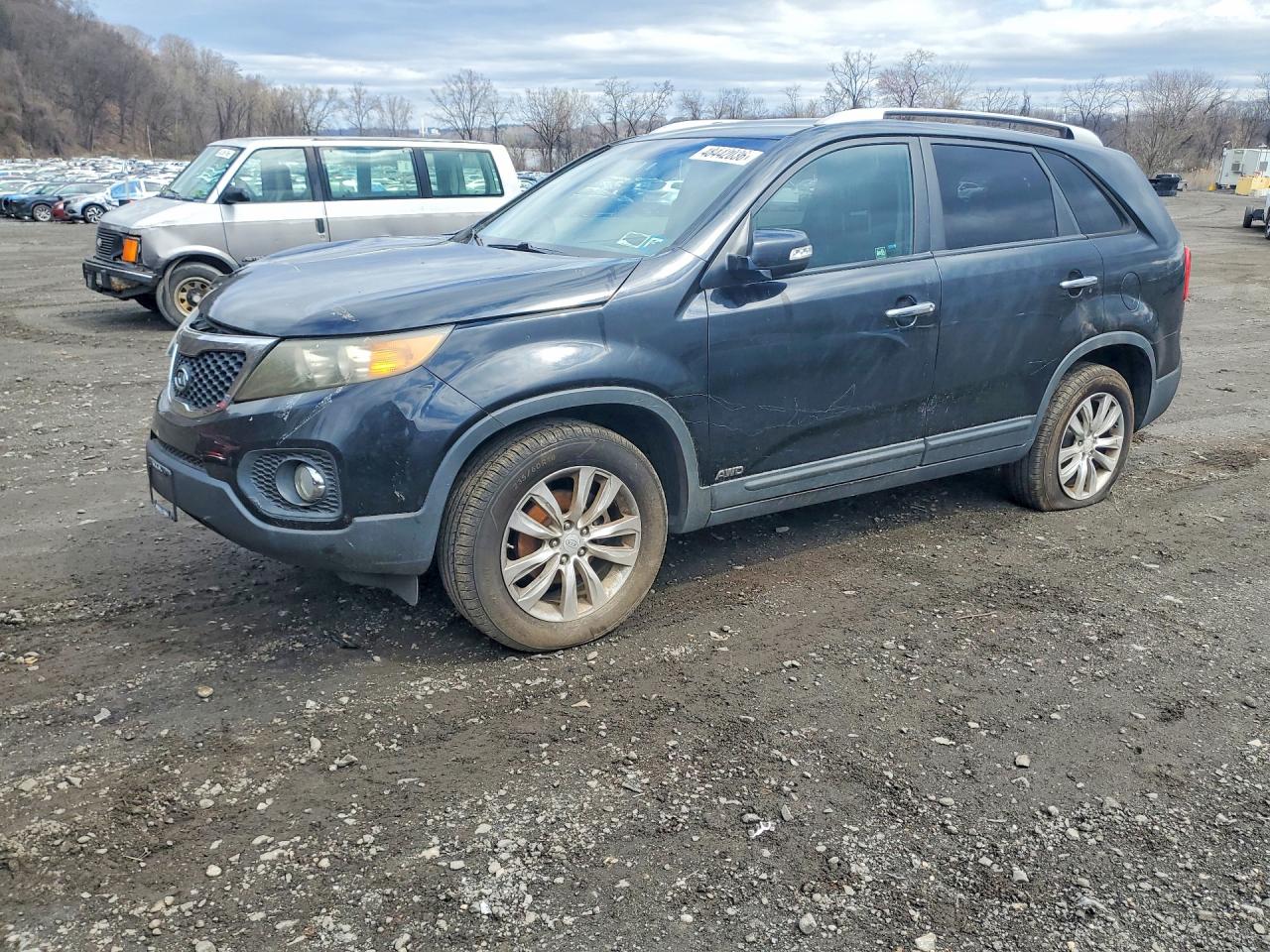 Salvage Kia Sorento Image