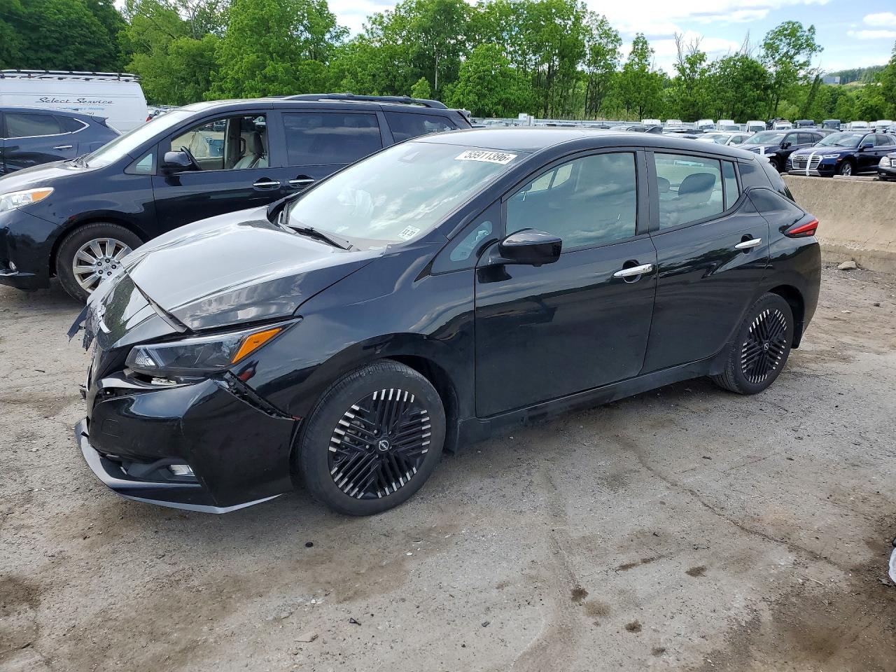 Salvage Nissan LEAF Image