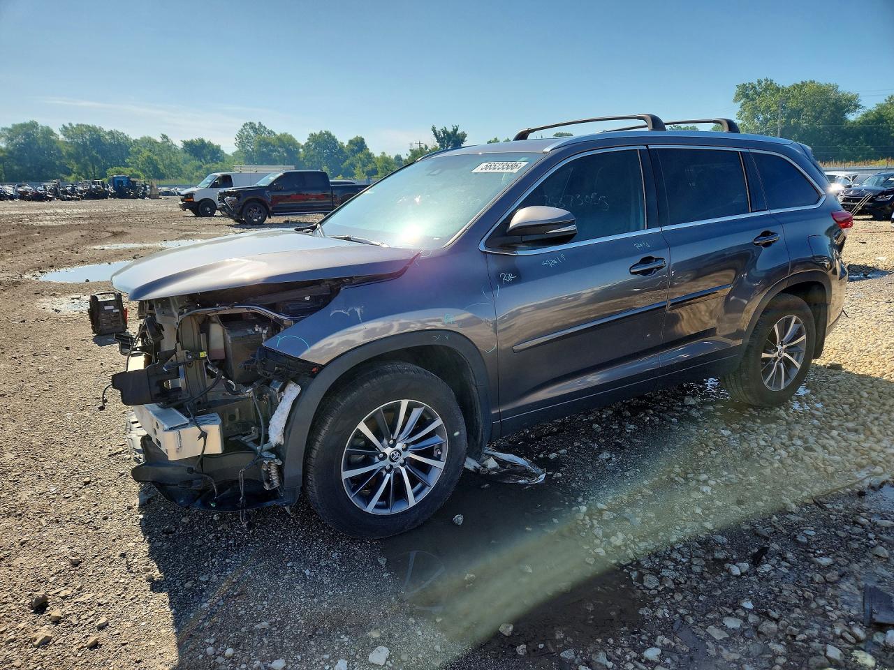 Salvage Toyota Highlander Image