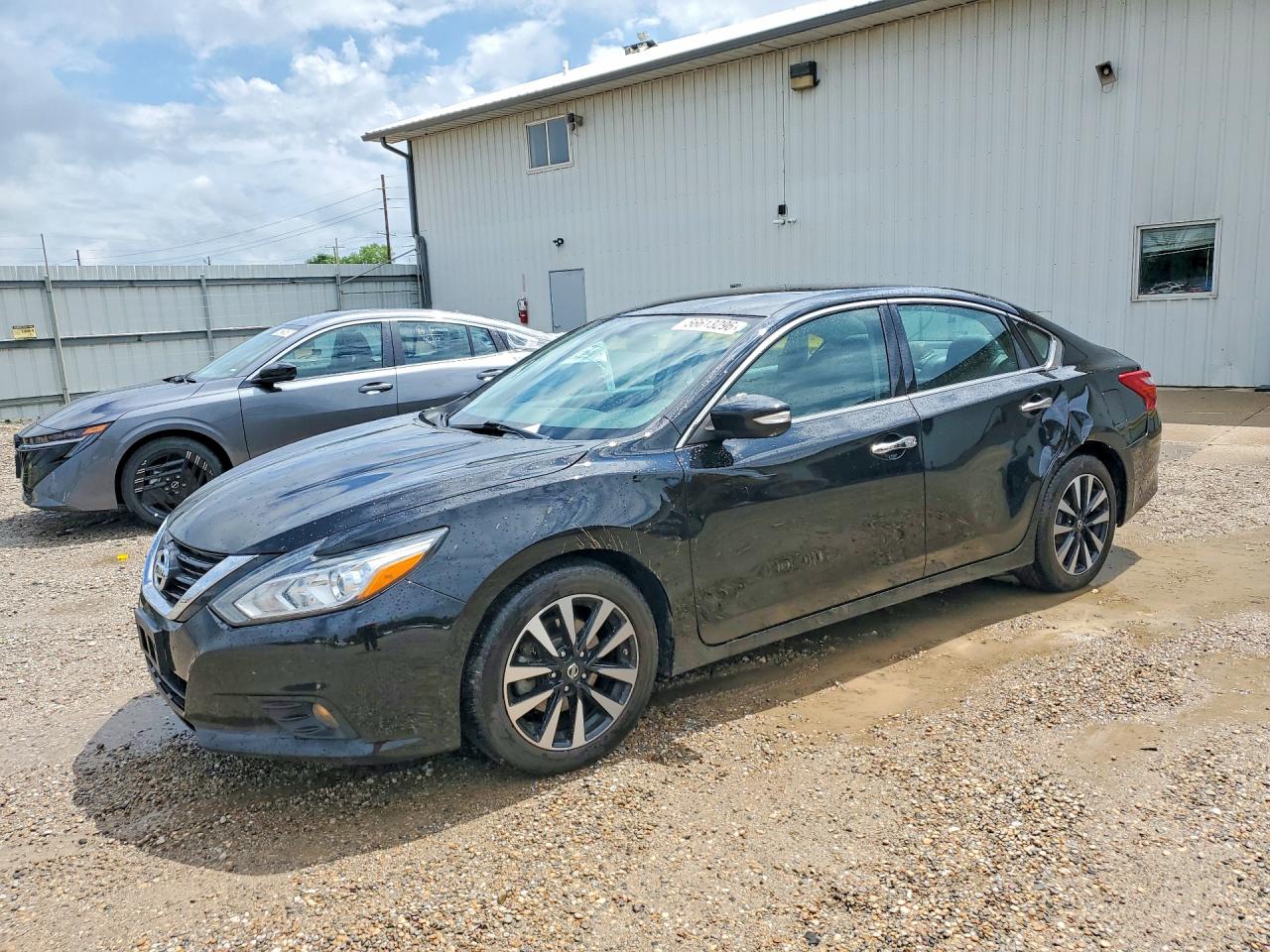 Salvage Nissan Altima Image