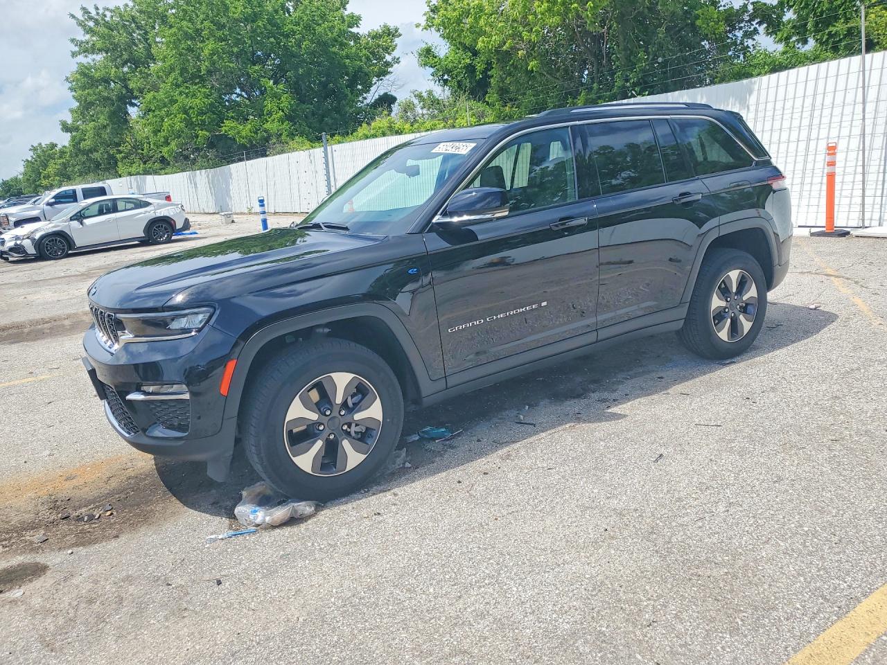Salvage Jeep Grand Cherokee Image