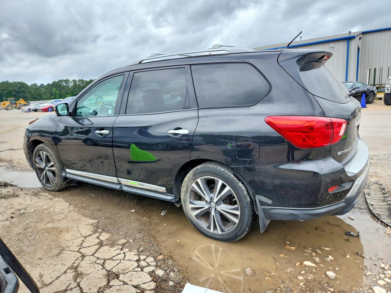 Nissan Pathfinder Platinum