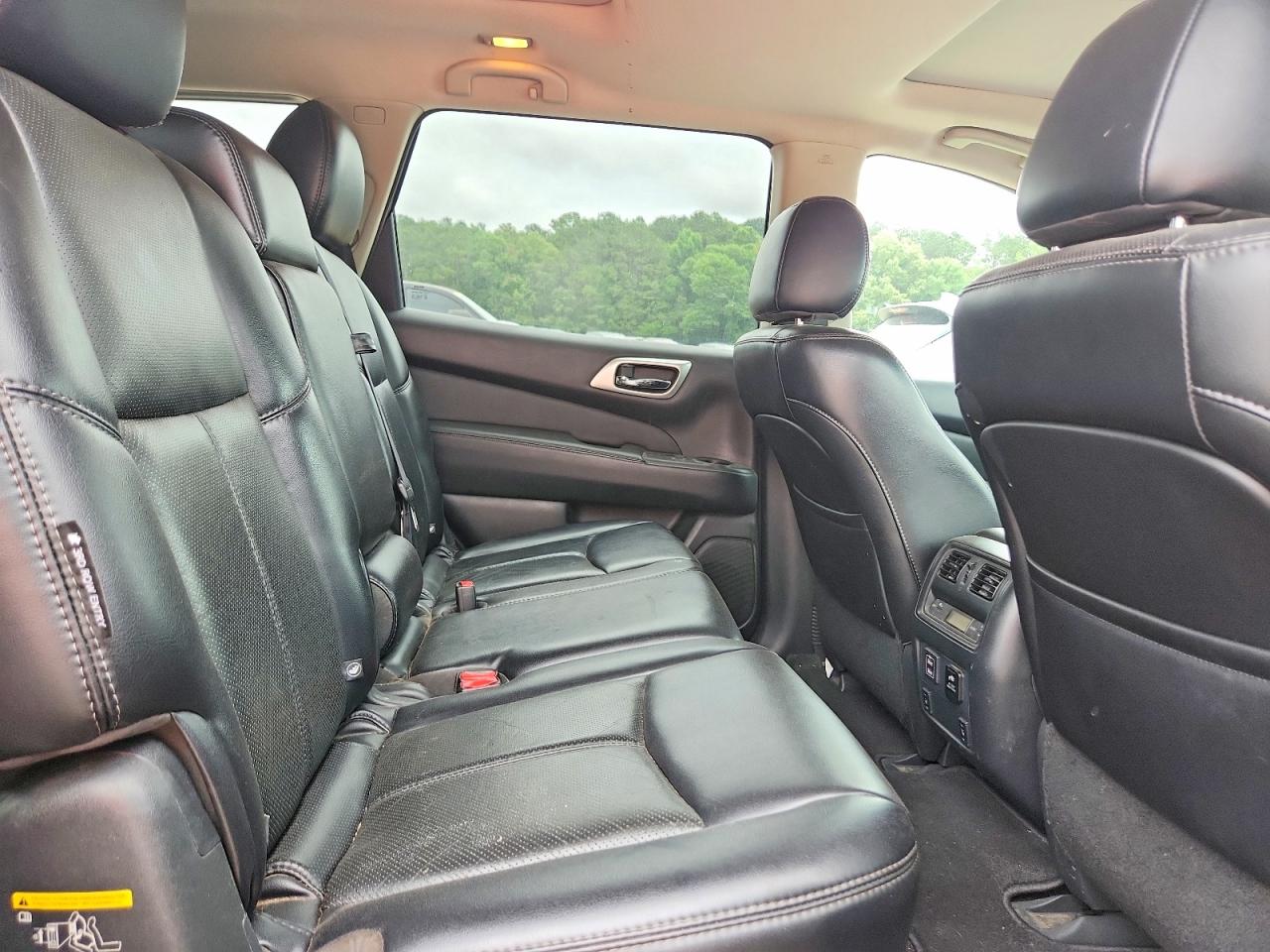 Nissan Pathfinder Platinum