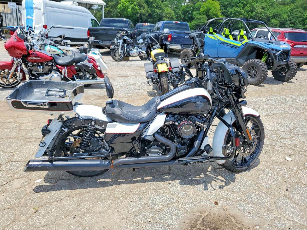Salvage Harley-Davidson Flhxs Image