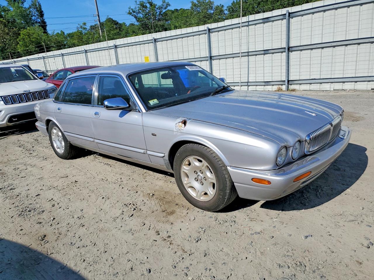 Jaguar XJ