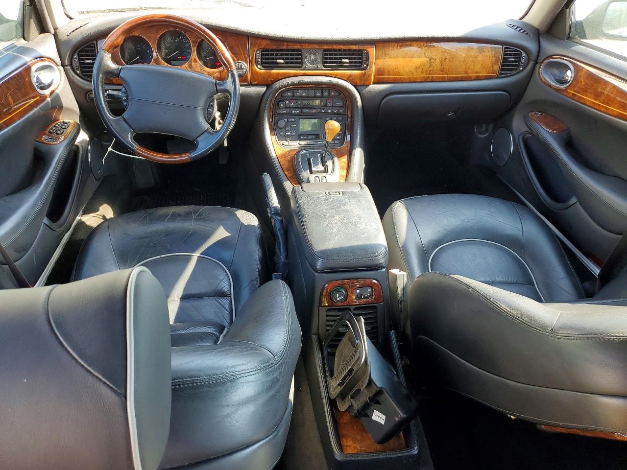 Jaguar XJ