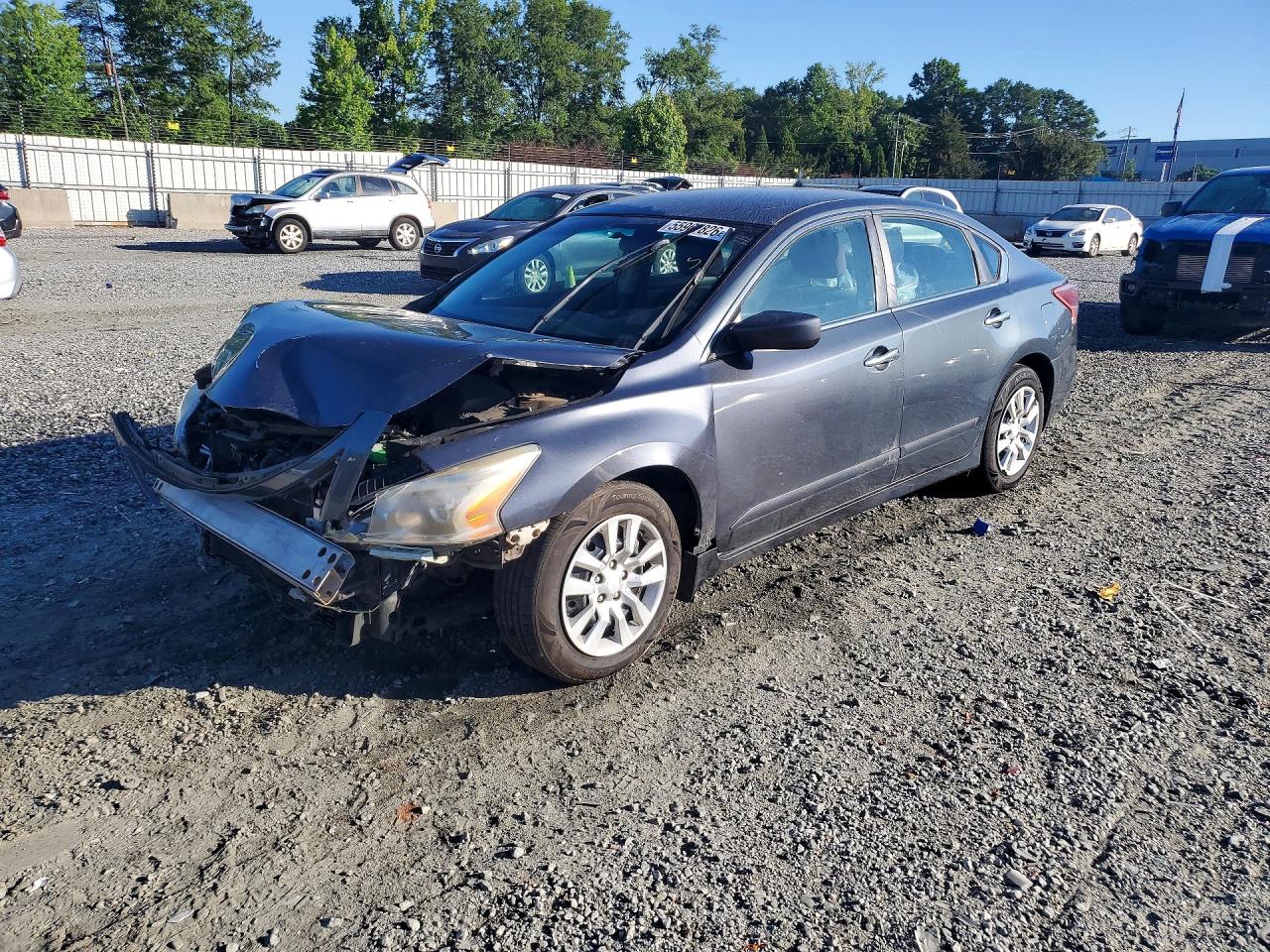 Salvage Nissan Altima Image