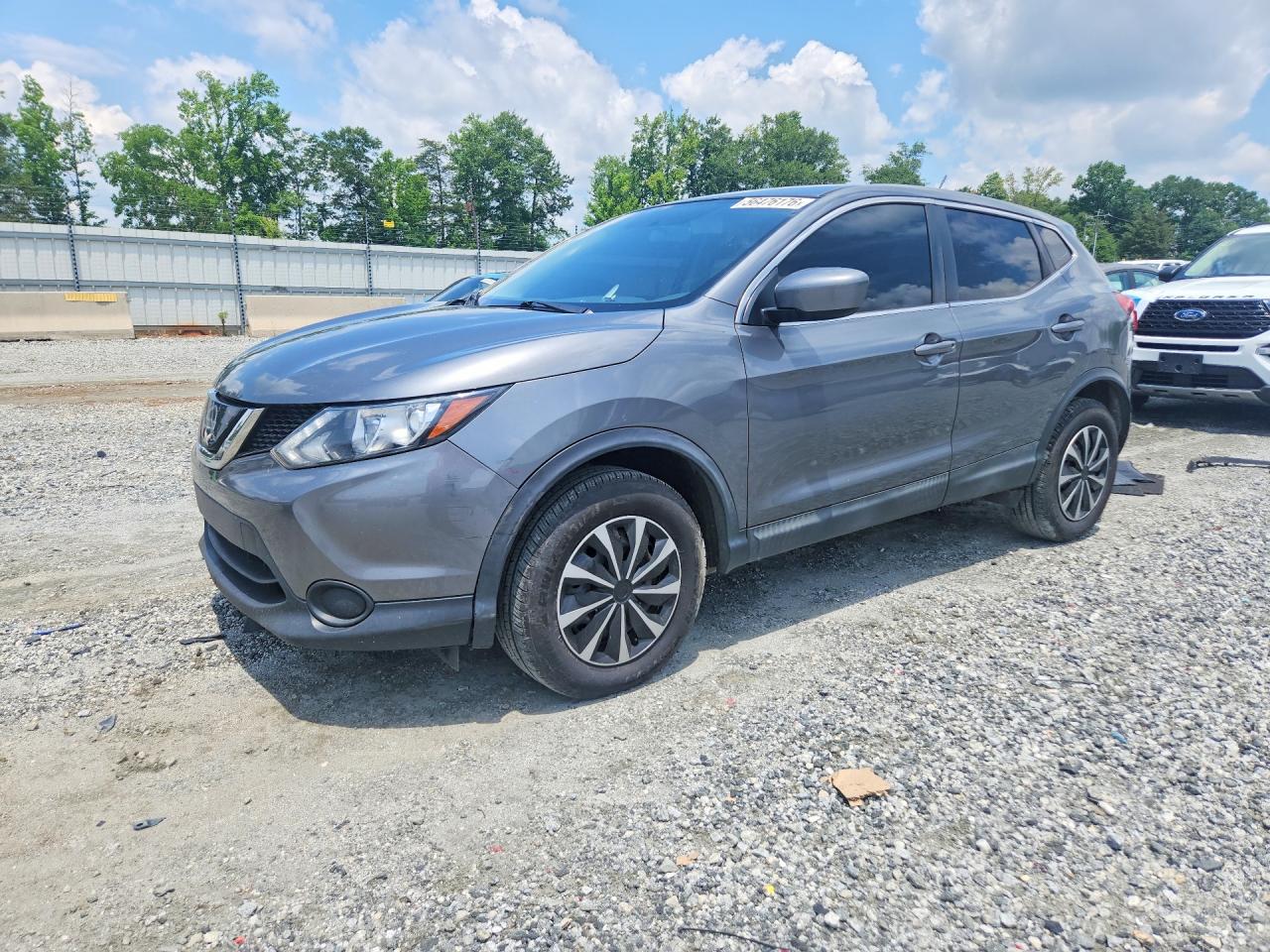 Salvage Nissan Rogue Image