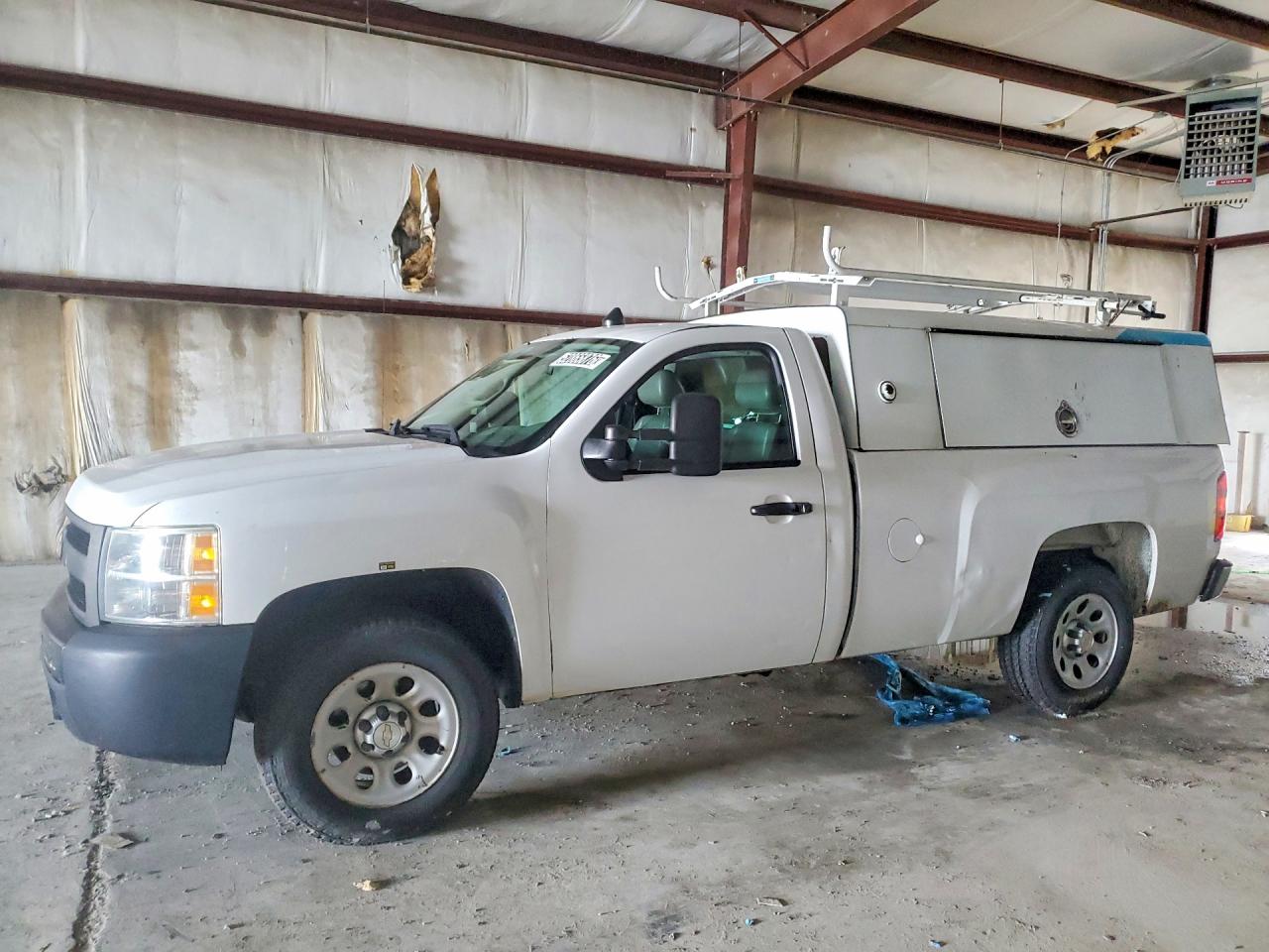 Salvage Chevrolet Silverado Image