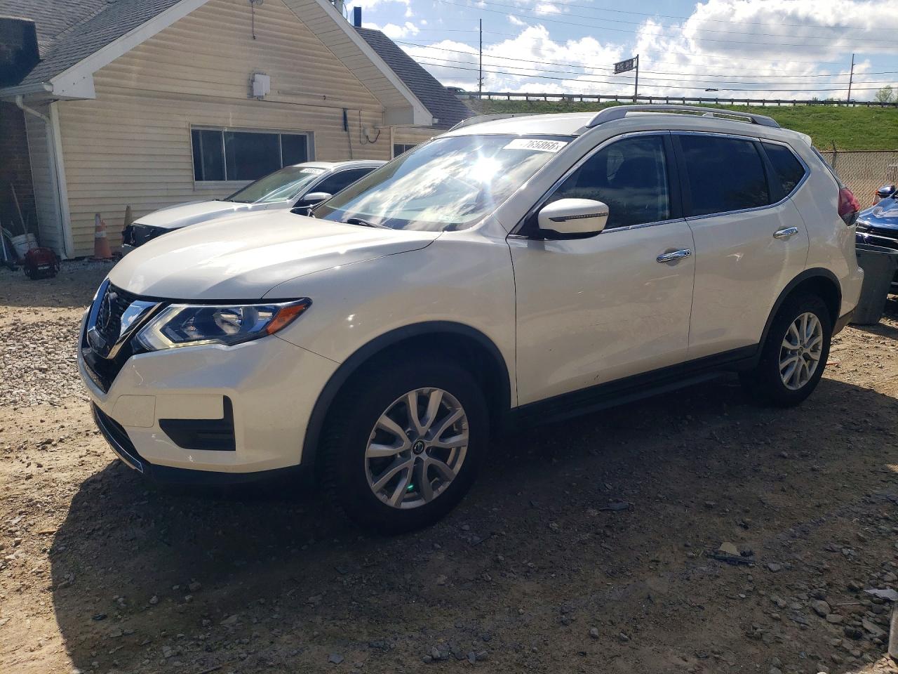 Salvage Nissan Rogue Image